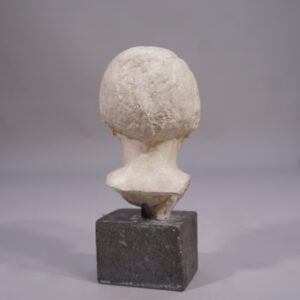 Girls' head sculpture in plaster on a base in stone..