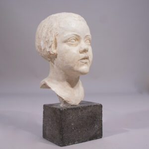 Girls' head sculpture in plaster on a base in stone..