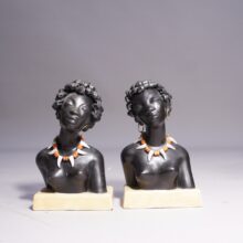 A pair of ceramic african woman by Anzengruber. Ett par afrikanska kvinnor i keramik.