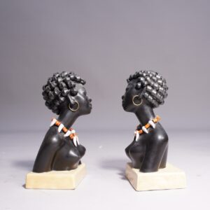 A pair of ceramic african woman by Anzengruber. Ett par afrikanska kvinnor i keramik.