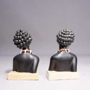 A pair of ceramic african woman by Anzengruber. Ett par afrikanska kvinnor i keramik.