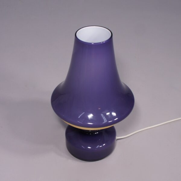 1960's desk lamp in lilac glass by Hans-Agne Jakobsson Bordslampai lila glas