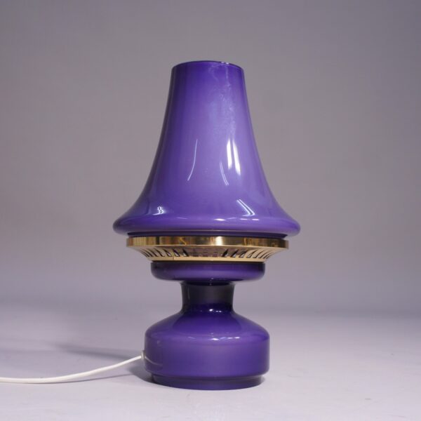 1960's desk lamp in lilac glass by Hans-Agne Jakobsson Bordslampai lila glas