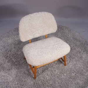 Alf Svensson for Dux, Sweden. "TeVe". Easy chair in beech with lamb skin. "TeVe"-stolen av Alf Svensson för Dux.