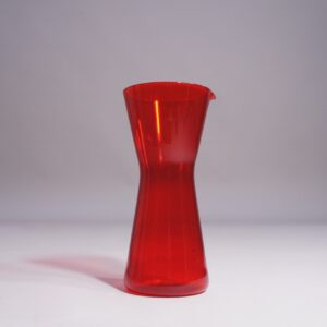 Jug in red glass by Kai Franck for Nuutajärvi Notsjö,Finland. Kanna i rött glas av Kaj Franck.