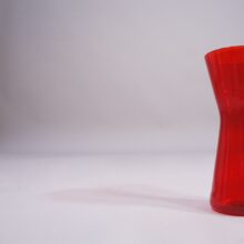 Jug in red glass by Kai Franck for Nuutajärvi Notsjö,Finland. Kanna i rött glas av Kaj Franck.