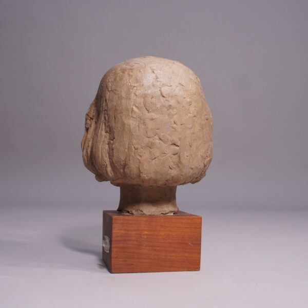 Signed sculpture of girl's head by Carl-Oscar Avén. Skulptur av flickbyst .