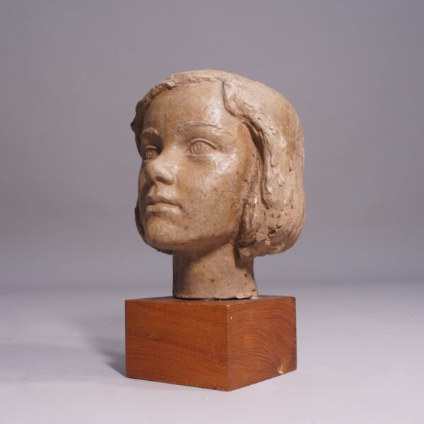 Signed sculpture of girl's head by Carl-Oscar Avén. Skulptur av flickbyst .