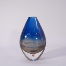 Sven Palmqvist för Offefors, Sweden. "Kraka". Signerad 1950 vas i glas.
