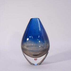 Sven Palmqvist för Offefors, Sweden. "Kraka". Signerad 1950 vas i glas.