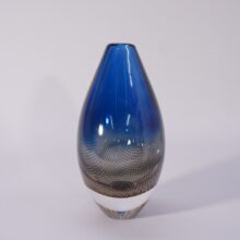 Sven Palmqvist för Offefors, Sweden. "Kraka". Signerad 1950 vas i glas.